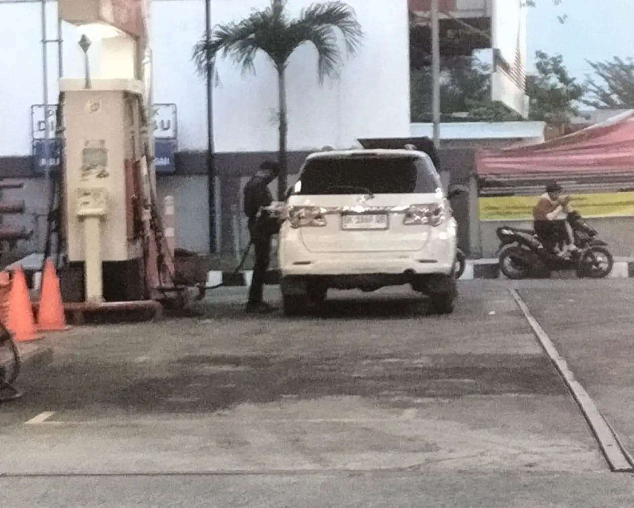 Dugaan Wartawan Berinisial Darm Bermain Praktik Ilegal Langsir Solar Bersubsidi Menggunakan Mobil Fortuner Setor ke Damar Wulan Wilkum Polsek Tembung