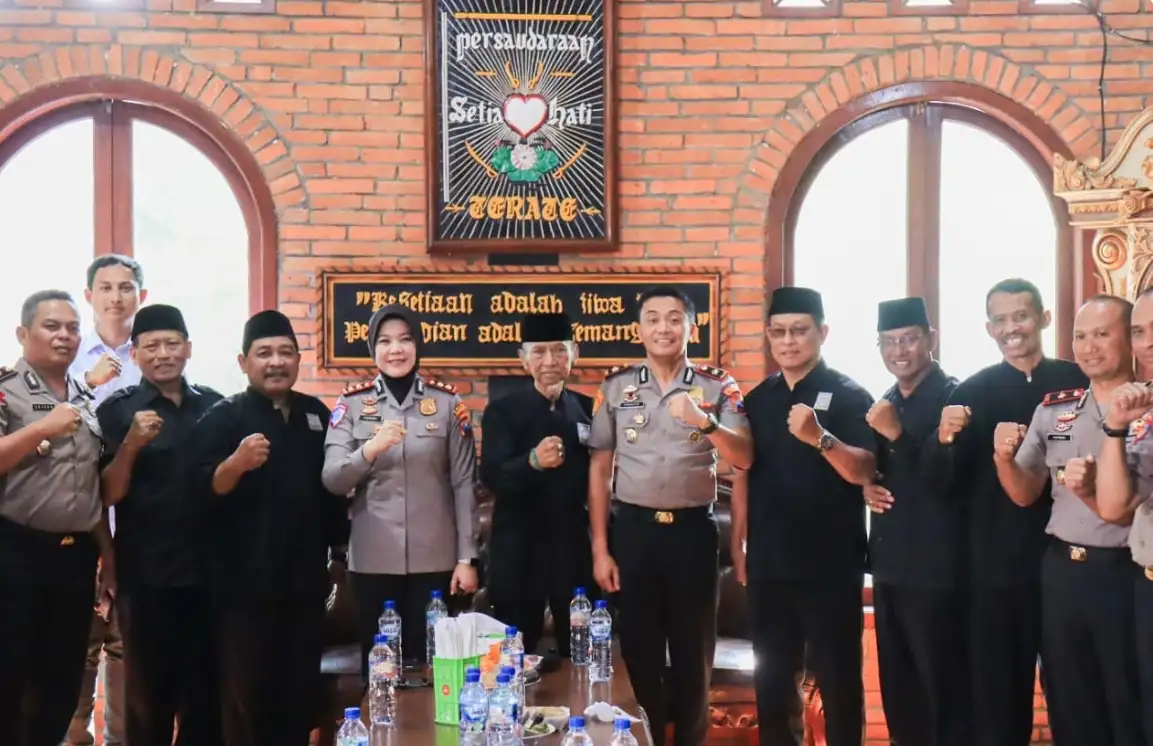 Kapolres AKBP Yenni Diarty Silaturahmi ke Padepokan PSHT, Ajak Jaga Kerukunan dan Jogo Bojonegoro
